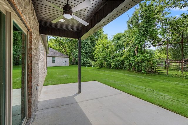 802 W Kelley Ann Street, Siloam Springs, AR 72761