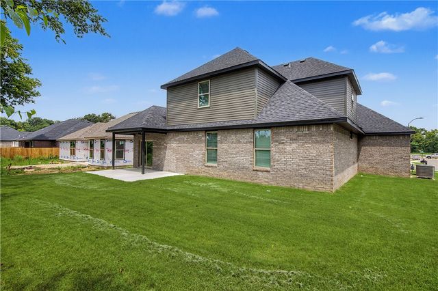 802 W Kelley Ann Street, Siloam Springs, AR 72761