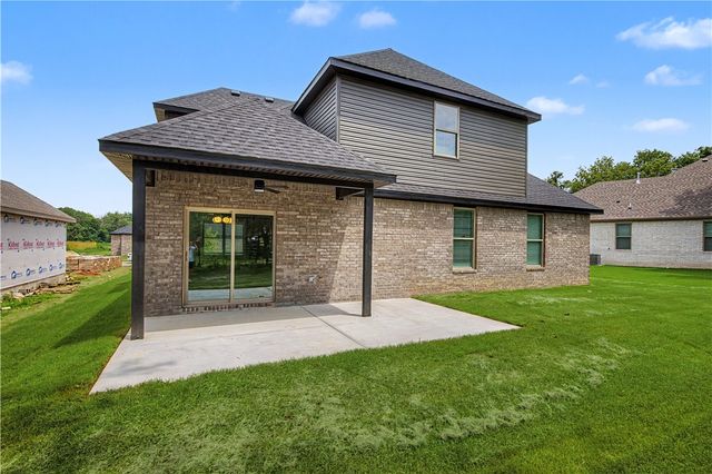 802 W Kelley Ann Street, Siloam Springs, AR 72761