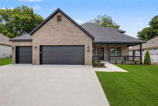 802 W Kelley Ann Street, Siloam Springs, AR 72761