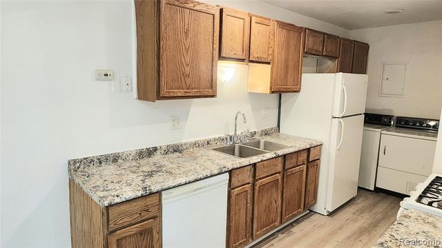 15458 Dupage Boulevard, Taylor, MI 48180