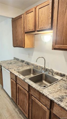15458 Dupage Boulevard, Taylor, MI 48180