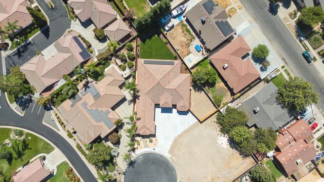 183 Oaks Court, Tulare, CA 93274