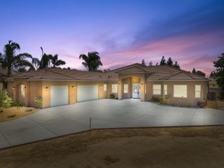 183 Oaks Court, Tulare, CA 93274