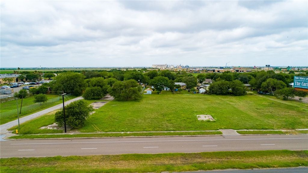 921 N Padre Island Dr, Corpus Christi, TX 78406 — photo 2