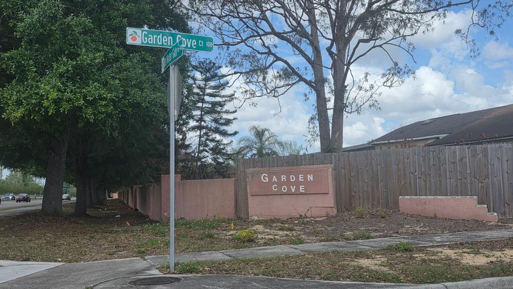 Image 17 of property listing at 126 GARDEN COVE COURT, Orlando, FL 32835