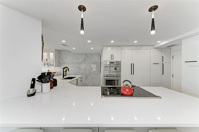 603 LONGBOAT CLUB ROAD 204N, Longboat Key, FL 34228