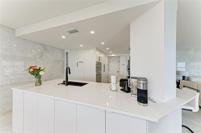 603 LONGBOAT CLUB ROAD 204N, Longboat Key, FL 34228