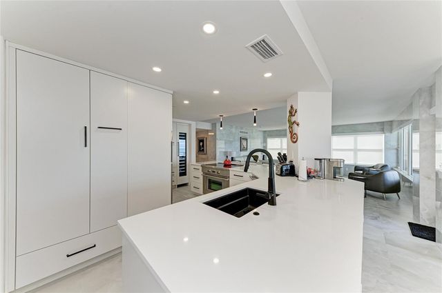 603 LONGBOAT CLUB ROAD 204N, Longboat Key, FL 34228