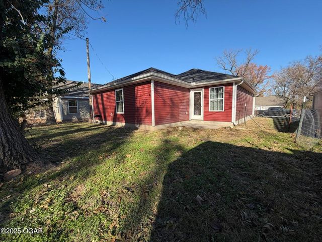 127 E Poplar, Carterville, MO 64835