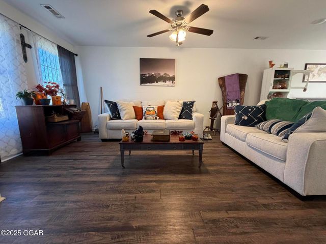 127 E Poplar, Carterville, MO 64835