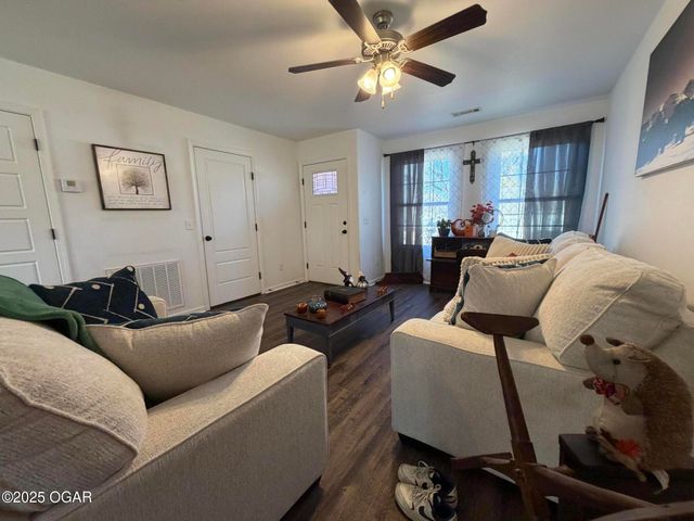 127 E Poplar, Carterville, MO 64835