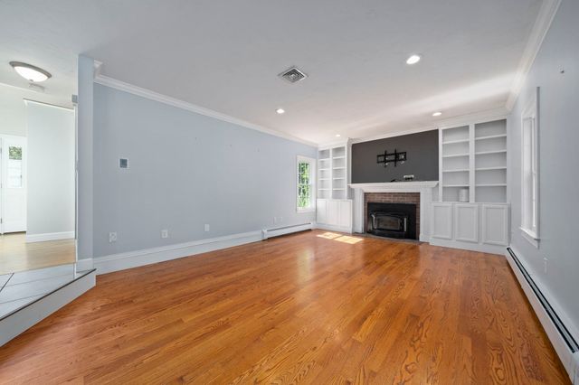 4 Bruce Rd, Holbrook, MA 02343