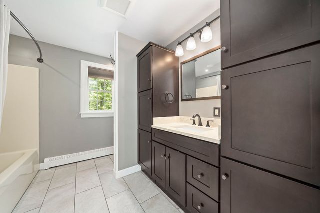 4 Bruce Rd, Holbrook, MA 02343