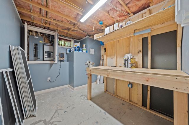 4 Bruce Rd, Holbrook, MA 02343