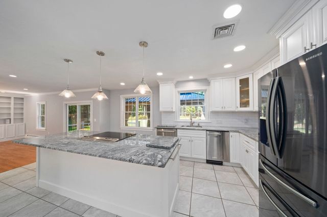 4 Bruce Rd, Holbrook, MA 02343