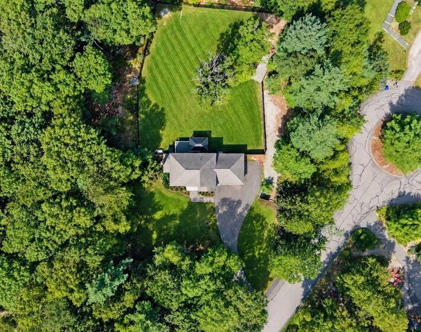 4 Bruce Rd, Holbrook, MA 02343