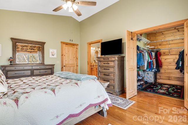 158 Raven Boulevard, Lake Lure, NC 28746