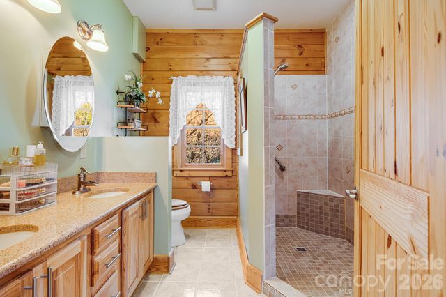 158 Raven Boulevard, Lake Lure, NC 28746