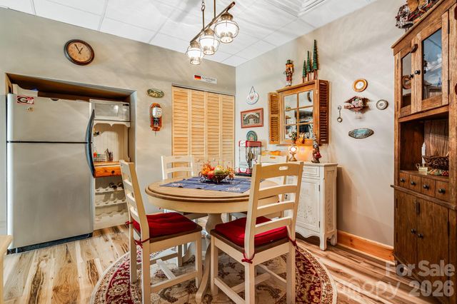 158 Raven Boulevard, Lake Lure, NC 28746