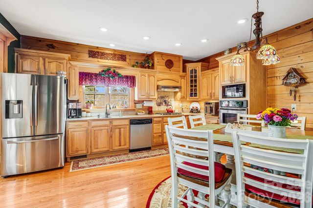 158 Raven Boulevard, Lake Lure, NC 28746