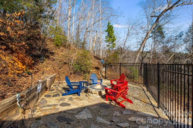 158 Raven Boulevard, Lake Lure, NC 28746