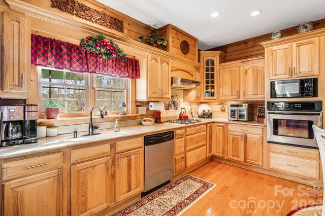 158 Raven Boulevard, Lake Lure, NC 28746