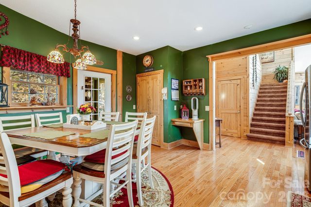 158 Raven Boulevard, Lake Lure, NC 28746