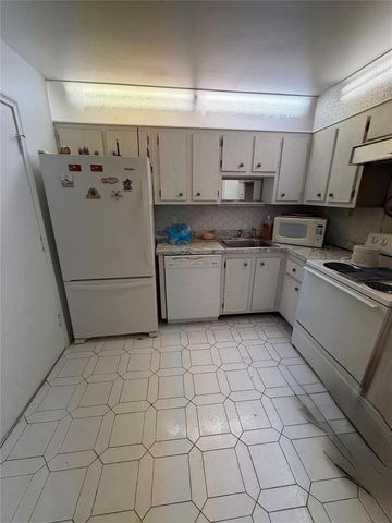 4851 NW 21st 403, Lauderhill, FL 33313