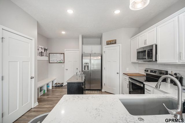 7802 N 94th Circle, Omaha, NE 68122