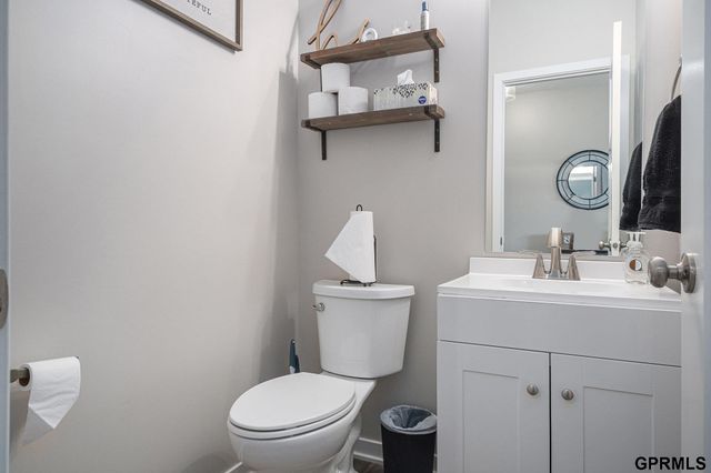 7802 N 94th Circle, Omaha, NE 68122