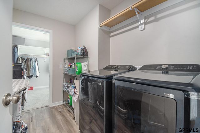 7802 N 94th Circle, Omaha, NE 68122