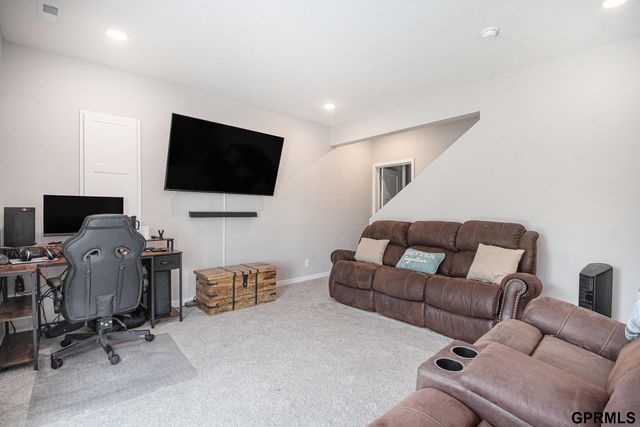 7802 N 94th Circle, Omaha, NE 68122