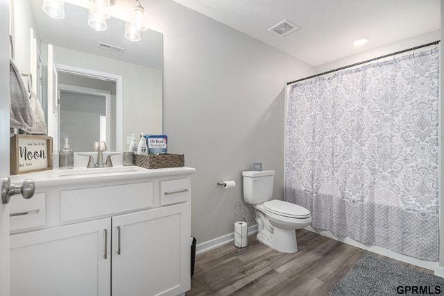 7802 N 94th Circle, Omaha, NE 68122