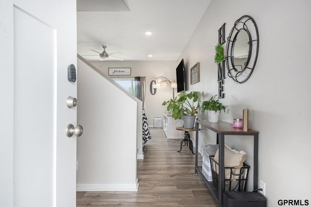 7802 N 94th Circle, Omaha, NE 68122