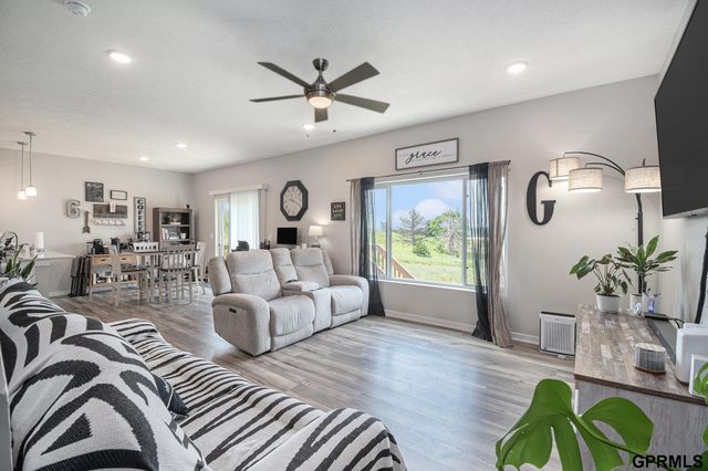 7802 N 94th Circle, Omaha, NE 68122