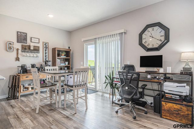 7802 N 94th Circle, Omaha, NE 68122