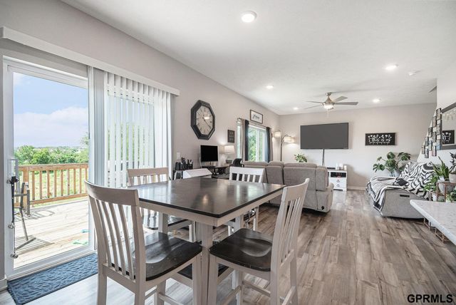 7802 N 94th Circle, Omaha, NE 68122