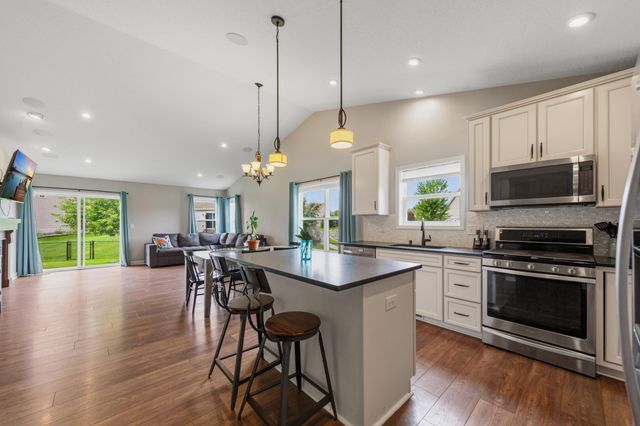 601 Stonegate Circle, Waconia, MN 55387