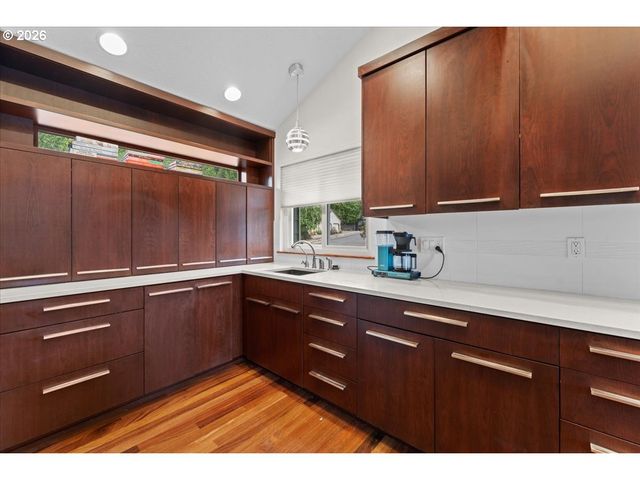 1360 Sw 19TH Dr, Gresham, OR 97080