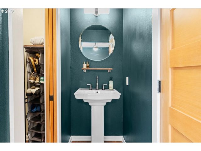 1360 Sw 19TH Dr, Gresham, OR 97080