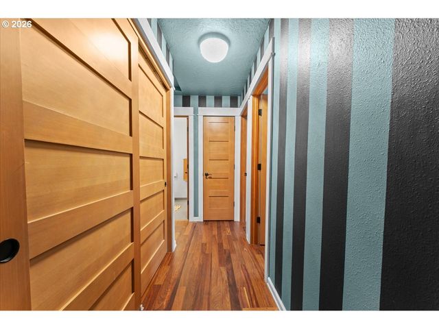 1360 Sw 19TH Dr, Gresham, OR 97080