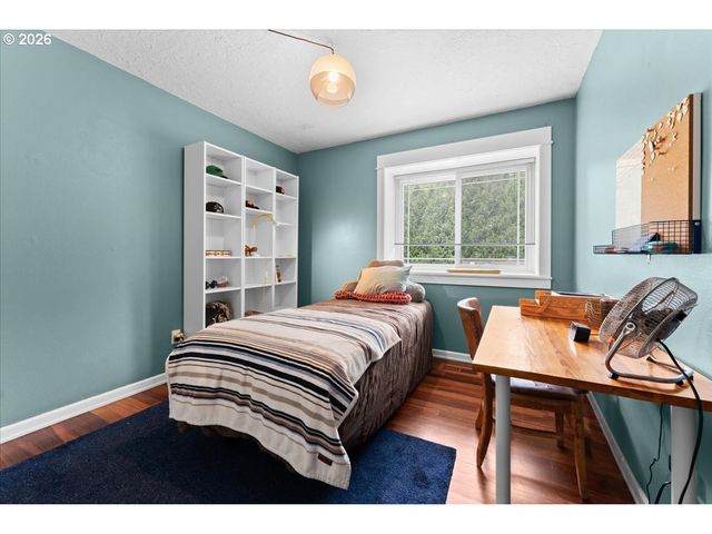 1360 Sw 19TH Dr, Gresham, OR 97080