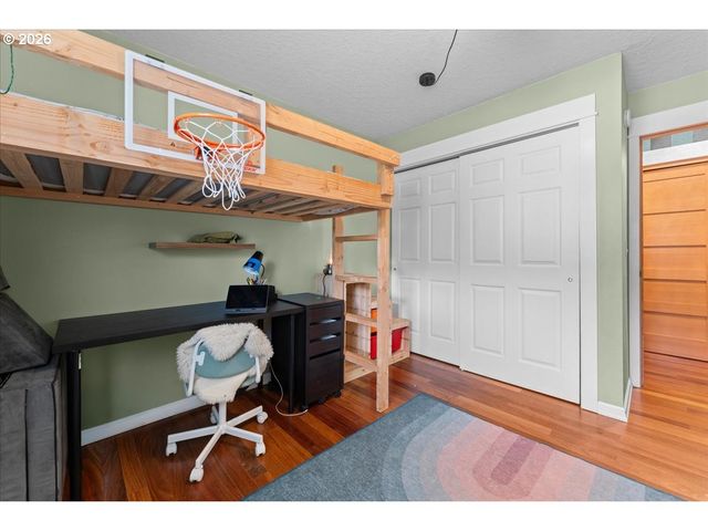 1360 Sw 19TH Dr, Gresham, OR 97080
