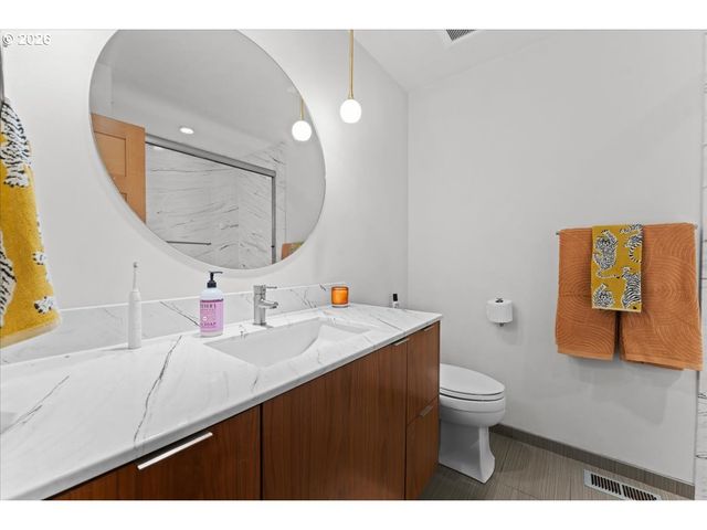 1360 Sw 19TH Dr, Gresham, OR 97080