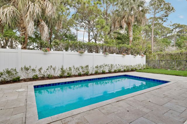 147 Sedona Way, Palm Beach Gardens, FL 33418