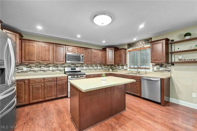 3654 Elizabeth Drive, Vermilion, OH 44089