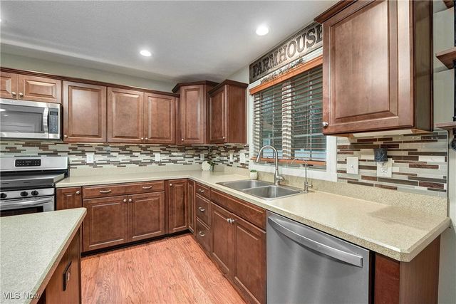 3654 Elizabeth Drive, Vermilion, OH 44089