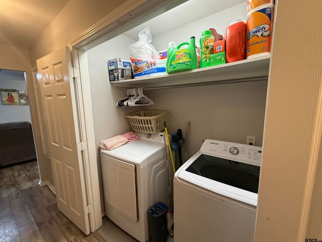 208 Sunny Ln, Mt Pleasant, TX 75455