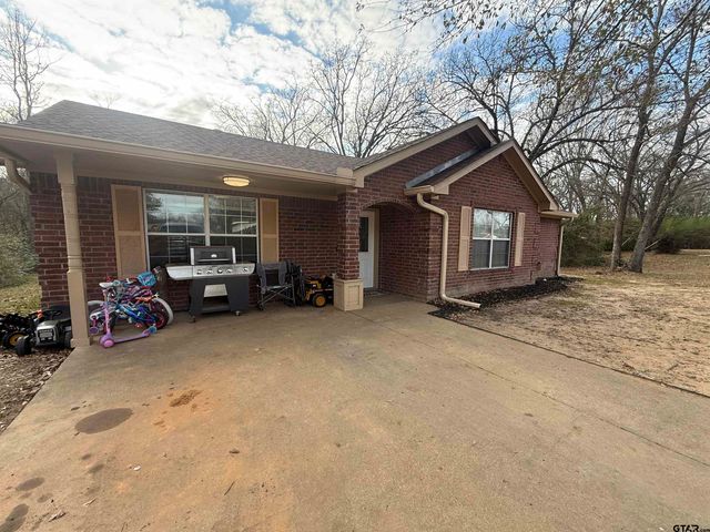 208 Sunny Ln, Mt Pleasant, TX 75455